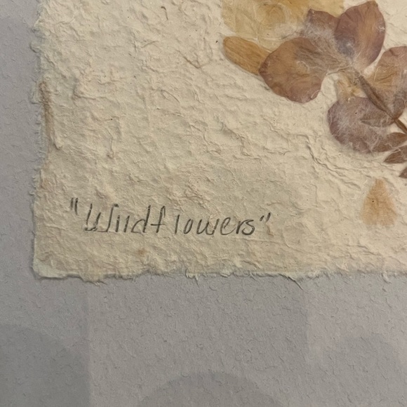 Vintage “wildflower” pressed flower heart. Signed. Framed. GUC! Beautiful! - Picture 2 of 8